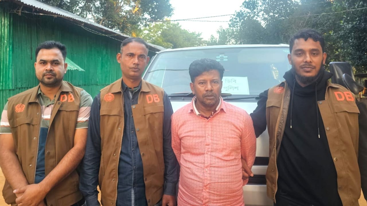 লক্ষ্মীপুরে অস্ত্র কারখানার মালিক নুর উদ্দিন গ্রেপ্তার